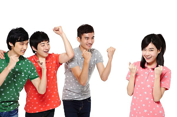 포토 JPG 스튜디오촬영 모델 학생 라이프스타일 여자 남자 대학생 포즈 운동화 응원 모션 대학생라이프 함께함 실내 서기 미소 웃음 누끼 사람 동양인 손짓 여러명 상반신 20대 성인 라이프 앞모습 친구 캠퍼스라이프 파이팅 한국인 반팔티셔츠 청바지 즐거움 열정 격려 포니테일 청년만 성인만 국내포토 헤어스타일 감정 뷰포인트 다수 신발 컨셉 티셔츠 바지 관계 표정 인종 청년 내부 생활 파일형식