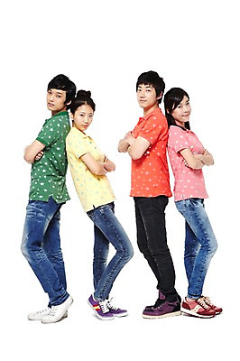 포토 JPG 스튜디오촬영 전신 모델 학생 라이프스타일 여자 남자 대학생 포즈 운동화 모션 대학생라이프 함께함 실내 서기 미소 웃음 누끼 사람 동양인 손짓 여러명 20대 성인 라이프 옆모습 친구 팔짱 캠퍼스라이프 기댐 한국인 등맞대기 반팔티셔츠 청바지 열정 포니테일 청년만 성인만 국내포토 헤어스타일 감정 뷰포인트 다수 신발 컨셉 티셔츠 바지 관계 표정 인종 청년 내부 생활 파일형식