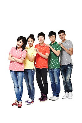 포토 JPG 스튜디오촬영 전신 모델 학생 라이프스타일 여자 남자 대학생 포즈 운동화 모션 어깨동무 대학생라이프 함께함 실내 서기 미소 웃음 누끼 사람 동양인 손짓 여러명 20대 성인 라이프 앞모습 친구 팔짱 캠퍼스라이프 한국인 반팔티셔츠 청바지 즐거움 열정 포니테일 청년만 성인만 국내포토 헤어스타일 감정 뷰포인트 다수 신발 컨셉 티셔츠 바지 관계 표정 인종 청년 내부 생활 파일형식