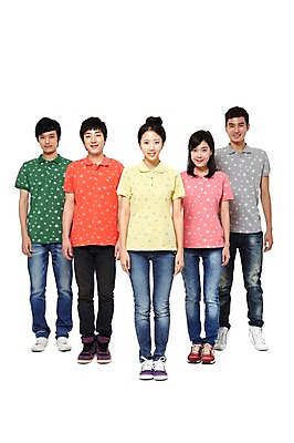 포토 JPG 스튜디오촬영 전신 모델 학생 라이프스타일 여자 남자 대학생 포즈 운동화 모션 대학생라이프 함께함 실내 서기 미소 웃음 누끼 사람 동양인 손짓 여러명 20대 성인 라이프 앞모습 친구 캠퍼스라이프 한국인 반팔티셔츠 청바지 열정 포니테일 정자세 차렷 청년만 성인만 국내포토 헤어스타일 감정 뷰포인트 다수 신발 컨셉 티셔츠 바지 관계 표정 인종 청년 내부 생활 파일형식