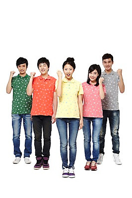 포토 JPG 스튜디오촬영 전신 모델 학생 라이프스타일 여자 남자 대학생 포즈 운동화 응원 모션 대학생라이프 함께함 실내 서기 미소 웃음 누끼 사람 동양인 손짓 여러명 20대 성인 라이프 앞모습 친구 캠퍼스라이프 파이팅 한국인 반팔티셔츠 청바지 즐거움 열정 포니테일 청년만 성인만 국내포토 헤어스타일 감정 뷰포인트 다수 신발 컨셉 티셔츠 바지 관계 표정 인종 청년 내부 생활 파일형식