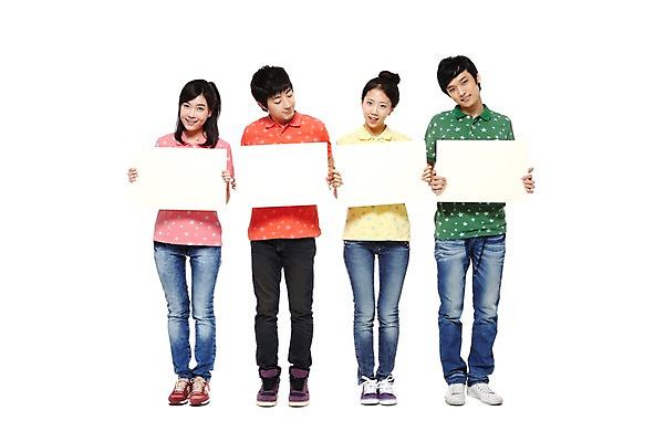 포토 JPG 스튜디오촬영 전신 모델 학생 라이프스타일 배너 여자 남자 대학생 포즈 운동화 모션 대학생라이프 안내 사각프레임 함께함 광고판 알림판 실내 서기 미소 웃음 들기 누끼 사람 동양인 손짓 여러명 20대 성인 라이프 앞모습 친구 캠퍼스라이프 한국인 반팔티셔츠 청바지 알림 열정 공지사항 포니테일 청년만 성인만 소식_알림 국내포토 헤어스타일 감정 뷰포인트 다수 신발 컨셉 티셔츠 바지 관계 프레임 표정 인종 청년 내부 생활 사각형 판 파일형식