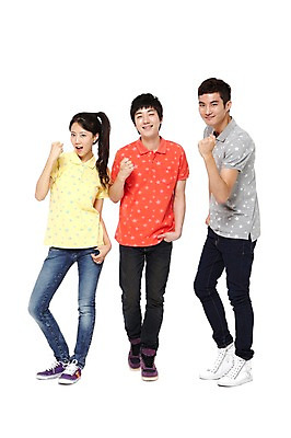 포토 JPG 스튜디오촬영 전신 모델 학생 라이프스타일 여자 남자 대학생 포즈 운동화 응원 모션 대학생라이프 함께함 실내 서기 미소 웃음 누끼 사람 동양인 손짓 20대 성인 라이프 앞모습 세명 친구 캠퍼스라이프 파이팅 기쁨 한국인 반팔티셔츠 청바지 열정 포니테일 청년만 성인만 국내포토 헤어스타일 감정 뷰포인트 신발 컨셉 티셔츠 바지 관계 표정 인종 청년 내부 생활 파일형식