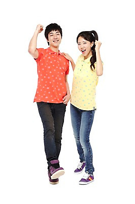 포토 JPG 스튜디오촬영 전신 모델 학생 라이프스타일 여자 남자 대학생 포즈 운동화 응원 모션 대학생라이프 함께함 실내 서기 미소 웃음 누끼 사람 동양인 손짓 20대 성인 두명 라이프 앞모습 캠퍼스라이프 파이팅 기쁨 한국인 반팔티셔츠 청바지 커플티 열정 포니테일 청년만 성인만 국내포토 헤어스타일 감정 뷰포인트 신발 컨셉 티셔츠 바지 표정 인종 청년 내부 생활 커플룩 파일형식