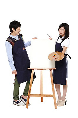 포토 JPG 스튜디오촬영 전신 모델 학생 라이프스타일 여자 남자 구두 대학생 포즈 운동화 셔츠 남방 모션 대학생라이프 실내 미술 서기 미소 웃음 누끼 사람 동양인 손짓 20대 성인 취미 두명 라이프 앞모습 친구 캠퍼스라이프 앞치마 물감 미술도구 기쁨 한국인 반팔티셔츠 청바지 붓 단발머리 팔레트 받침대 즐거움 이젤 화가 긴팔티셔츠 청년만 성인만 국내포토 직업 헤어스타일 감정 뷰포인트 신발 상의 티셔츠 바지 관계 문화예술 표정 인종 청년 내부 생활 오브젝트 파일형식