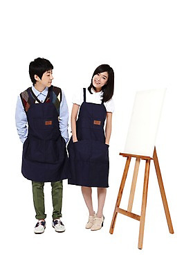 포토 JPG 스튜디오촬영 전신 모델 학생 라이프스타일 여자 남자 구두 대학생 포즈 운동화 셔츠 남방 모션 대학생라이프 실내 미술 서기 미소 웃음 누끼 사람 동양인 손짓 20대 성인 취미 두명 라이프 앞모습 친구 캠퍼스라이프 앞치마 물감 미술도구 기쁨 한국인 반팔티셔츠 청바지 붓 단발머리 팔레트 받침대 즐거움 이젤 화가 긴팔티셔츠 청년만 성인만 국내포토 직업 헤어스타일 감정 뷰포인트 신발 상의 티셔츠 바지 관계 문화예술 표정 인종 청년 내부 생활 오브젝트 파일형식