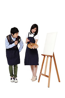 포토 JPG 스튜디오촬영 전신 모델 학생 라이프스타일 여자 남자 구두 대학생 포즈 운동화 셔츠 남방 모션 대학생라이프 실내 미술 서기 미소 웃음 누끼 사람 동양인 손짓 20대 성인 취미 두명 라이프 앞모습 친구 캠퍼스라이프 앞치마 물감 미술도구 기쁨 한국인 반팔티셔츠 청바지 붓 단발머리 팔레트 받침대 즐거움 이젤 화가 긴팔티셔츠 청년만 성인만 국내포토 직업 헤어스타일 감정 뷰포인트 신발 상의 티셔츠 바지 관계 문화예술 표정 인종 청년 내부 생활 오브젝트 파일형식