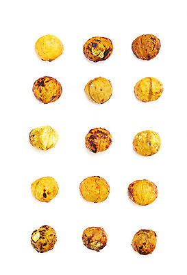 포토 JPG 스튜디오촬영 음식 백그라운드 디저트 실내 누끼 사람없음 밤 겨울음식 겨울간식 군밤 제철음식 국내포토 겨울 내부 견과류 밤_견과류 굽기 제철 파일형식