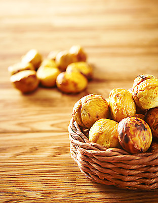 포토 JPG 스튜디오촬영 음식 디저트 실내 사람없음 바구니 밤 겨울음식 겨울간식 군밤 제철음식 국내포토 겨울 내부 견과류 밤_견과류 굽기 제철 파일형식