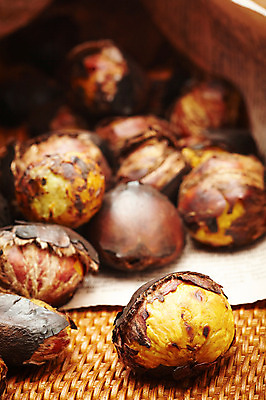 포토 JPG 스튜디오촬영 음식 디저트 실내 사람없음 밤 겨울음식 겨울간식 군밤 제철음식 국내포토 겨울 내부 견과류 밤_견과류 굽기 제철 파일형식