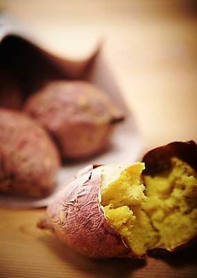 포토 JPG 스튜디오촬영 음식 디저트 실내 사람없음 겨울음식 고구마 겨울간식 군고구마 제철음식 국내포토 겨울 뿌리채소 내부 구이 제철 파일형식