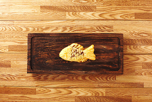 포토 JPG 스튜디오촬영 접시 음식 빵 디저트 쟁반 실내 사람없음 한개 겨울음식 겨울간식 붕어빵 잉어빵 국내포토 1 식기 겨울 내부 파일형식