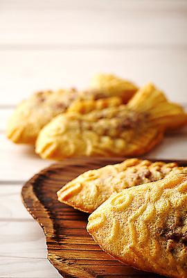 포토 JPG 스튜디오촬영 접시 음식 빵 디저트 쟁반 실내 사람없음 겨울음식 겨울간식 붕어빵 잉어빵 국내포토 식기 겨울 내부 파일형식