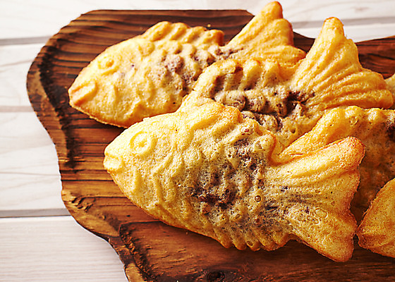 포토 JPG 스튜디오촬영 접시 음식 빵 디저트 쟁반 실내 사람없음 겨울음식 겨울간식 붕어빵 잉어빵 국내포토 식기 겨울 내부 파일형식