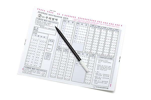 포토 JPG 스튜디오촬영 실내 누끼 사람없음 수능 시험 오브젝트 입시 답안지 컴퓨터용사인펜 답지 국내포토 교육 내부 학습 사인펜 파일형식