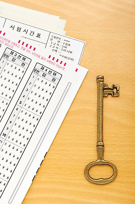 포토 JPG 스튜디오촬영 열쇠 실내 사람없음 수능 시험 명중 오브젝트 입시 합격 답안지 만점 고득점 답지 국내포토 교육 내부 학습 점수 파일형식