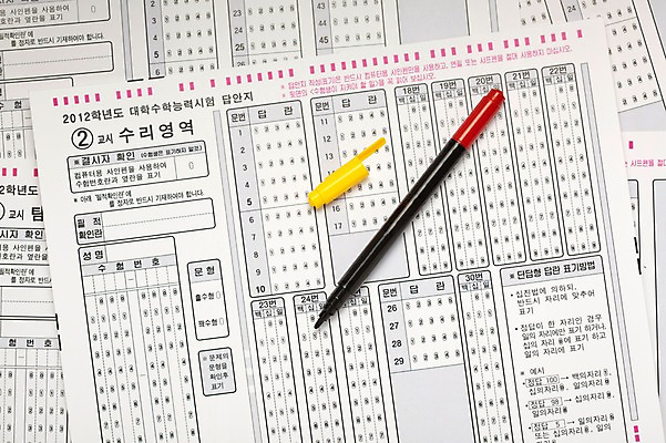 포토 JPG 스튜디오촬영 실내 사람없음 수능 시험 사인펜 오브젝트 입시 답안지 컴퓨터용사인펜 답지 국내포토 교육 내부 학습 펜 파일형식
