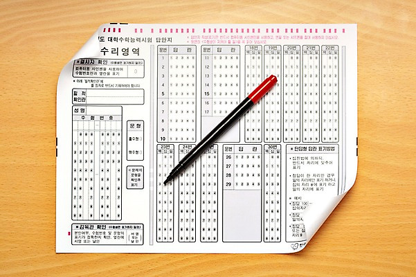 포토 JPG 스튜디오촬영 실내 사람없음 수능 시험 사인펜 오브젝트 입시 답안지 컴퓨터용사인펜 답지 국내포토 교육 내부 학습 펜 파일형식