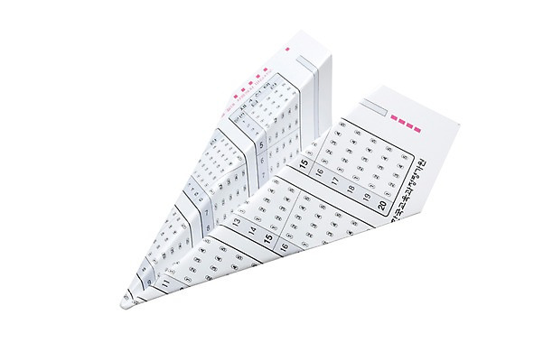 포토 JPG 스튜디오촬영 실내 누끼 사람없음 수능 시험 명중 종이비행기 오브젝트 입시 합격 답안지 만점 고득점 답지 국내포토 교육 내부 학습 종이접기 점수 파일형식
