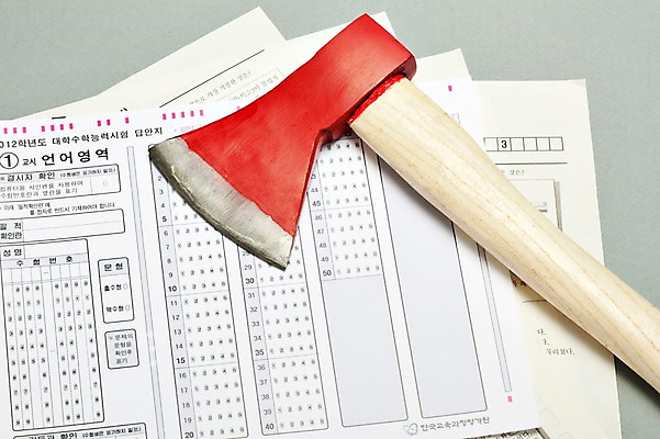 포토 JPG 스튜디오촬영 실내 사람없음 수능 시험 명중 오브젝트 입시 합격 도끼 답안지 만점 고득점 답지 국내포토 교육 내부 학습 점수 파일형식