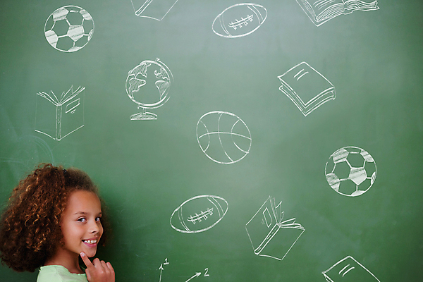 포토 JPG 해외이미지 아이콘 학생 여자 교육 행복 어린이 생각 학교 농구 한명 컴퓨터그래픽 책 학습 지구본 디지털 축구 칠판 턱괴기 수학 낙서 교과서 분필 각도 소재 손그림 지리 혼혈 해외202105 해외포토 1 감정 교과목 모션 교재 사람 그래픽 구기 초크 다문화 파일형식