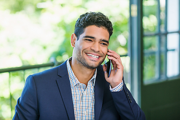 포토 JPG 해외이미지 라이프스타일 남자 행복 커피 음료 비즈니스 통신 청소년 호텔 무선통신 함께함 말하기 대화 미소 앉기 20대 사람없음 스마트폰 핸드폰 식당 외침 잡기 비즈니스맨 자신감 고급 연결 커피잔 고객 스마트 상쾌 통화 소매 스타일 혼혈 해외202105 해외포토 감정 컨셉 모션 숙소 잔 표정 사람 청년 생활 전자제품 스마트기기 상점 소리 직장인 다문화 파일형식