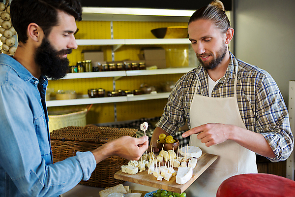 포토 JPG 해외이미지 백인 직업 라이프스타일 남자 음식 과일 비즈니스 청소년 포도 치즈 유제품 서기 미소 20대 사람없음 목재 빨간색 판매 쌓기 상점 앞치마 우유 도전 신선 시장 맛 구매 배열 계산대 직원 서비스 유기농 상업 모음 보여주기 소매 이쑤시개 건강식 소통 목판 맛있는 해외202105 해외포토 서양인 나무 웰빙 컬러 컨셉 재료 모션 표정 사람 청년 생활 쇼핑 파일형식