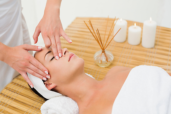 포토 JPG 해외이미지 백인 라이프스타일 손 여자 행복 촛불 휴식 실내 한명 상반신 성인 신체부위 30대 수건 눕기 스파 마사지 마사지사 디퓨저 성인여자한명만 해외202105 해외포토 서양인 직업 1 감정 컨셉 초 모션 사람 내부 생활 장년 위생용품 여자한명만 성인여자만 파일형식