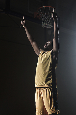 포토 JPG 해외이미지 남자 행복 스포츠 공 응원 청소년 성공 근육 농구 실내 건강 경기 20대 사람없음 바구니 검은색 게임 우승 흥분 점수 골 플레이어 필승 해외202105 해외포토 감정 컬러 컨셉 놀이 사람 청년 내부 구기 최고 파일형식