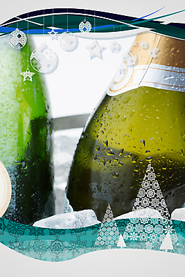 포토 JPG 해외이미지 디자인 크리스마스 휴가 프레임 매달리기 사람없음 장식 파란색 얼음 축제 장식볼 두개 대접 눈송이 고급 은색 샴페인 코르크 전나무 봉인 해외202105 해외포토 자연요소 나무 기념일 컬러 컨셉 2 모션 주류 눈_날씨 파일형식