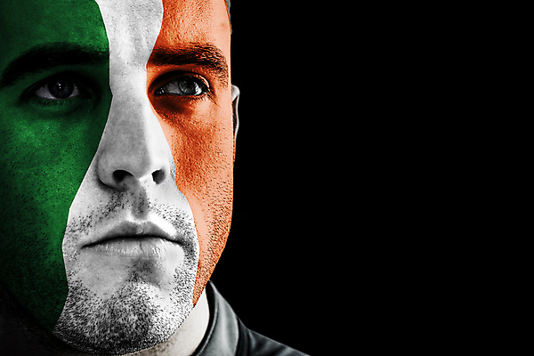 포토 JPG 해외이미지 라이프스타일 스포츠 건강 사람없음 검은색 럭비 힘 깃발 자신감 결심 근육질 아일랜드 심각 운동가 페이스페인팅 카피스페이스 해외202105 해외포토 감정 유럽 컬러 컨셉 근육 생활 구기 공백 몸매 파일형식