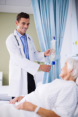 포토 JPG 해외이미지 백인 직업 여자 남자 행복 청소년 휴식 병원 서기 20대 사람없음 치료 건강관리 고통 환자 의사 실험복 도움 질병 준비 70대 외과 조절 거짓말 치유 포도당 해외202105 해외포토 서양인 노년 감정 컨셉 의학 모션 건강 관리 사람 청년 의료진 가운 파일형식