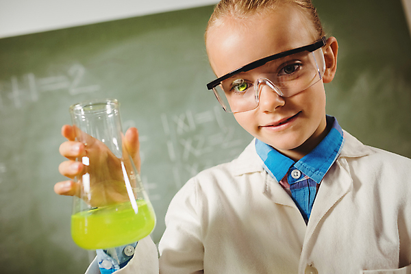 포토 JPG 해외이미지 백인 학생 여자 교육 행복 어린이 과학 교실 학교 수업 초등학교 실험 미소 사람없음 학습 칠판 유치원 잡기 실험복 자신감 수학 과학자 개발 초보 화학약품 해외202105 해외포토 서양인 직업 감정 교과목 모션 표정 사람 가운 화학 물질 학자 파일형식