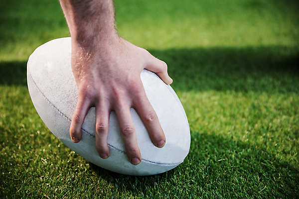 포토 JPG 해외이미지 백인 남자 스포츠 공 청소년 놀이 한명 20대 운동복 럭비 경쟁 잡기 럭비공 노력 럭비선수 플레이어 해외202105 해외포토 서양인 1 옷 컨셉 모션 운동선수 사람 청년 구기 럭비용품 파일형식