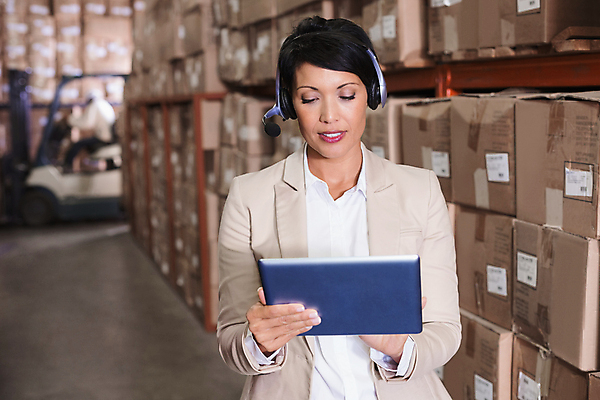 포토 JPG 해외이미지 직업 여자 남자 행복 산업 40대 중년 비즈니스 통신 청소년 실내 미소 정장 20대 두명 상자 태블릿 알약 헤드폰 외침 잡기 비즈니스우먼 연결 창고 경영자 통화 물류 경영 터치스크린 혼혈 해외202105 해외포토 옷 감정 음향기기 모션 표정 사람 청년 성인 내부 전자제품 스마트기기 약 소리 직장인 리더 다문화 파일형식