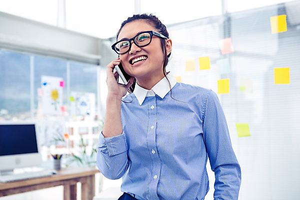 포토 JPG 해외이미지 직업 여자 행복 안경 벽 비즈니스 통신 청소년 유리 무선통신 설계 아이디어 갈색머리 직장 실내 한명 서기 미소 20대 캐주얼 스마트폰 핸드폰 컬러풀 사무실 일본 외침 잡기 비즈니스우먼 투명 고급 우아함 계획 연결 스마트 포스트잇 통화 스타일 해외202105 해외포토 1 헤어스타일 잡화 옷 감정 아시아 컬러 컨셉 회사 모션 재질 표정 사람 청년 내부 전자제품 스마트기기 소리 메모지 직장인 파일형식