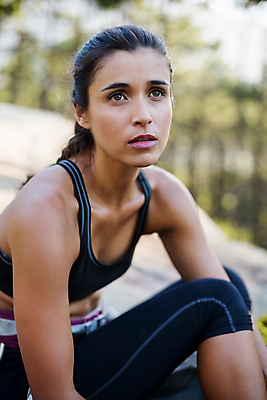 포토 JPG 해외이미지 나무 백인 라이프스타일 공원 여자 밧줄 청소년 자연 하늘 건강 앉기 잔디 초원 20대 사람없음 야외 초록색 파란색 운동 햇빛 환경 등산 장비 탐험 도전 시골 모험가 기어 해외202105 해외포토 서양인 식물 공공시설 줄 컬러 모션 사람 청년 생활 태양 트래킹 생태계 파일형식