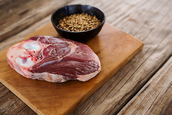 포토 JPG 해외이미지 재료 부분 육류 요리 사람없음 소고기 신선 고명 양념 레몬 향신료 준비 유기농 날것 레시피 목판 생식 해외202105 해외포토 웰빙 과일 식재료 향미료 파일형식