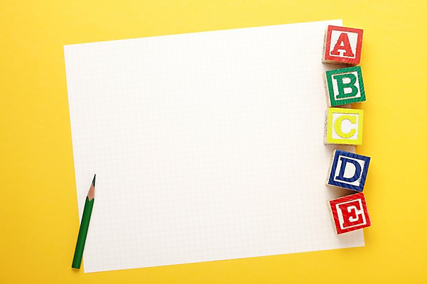 포토 JPG 스튜디오촬영 문자 알파벳 영어 교육 종이 문구용품 학용품 프레임 실내 사람없음 연필 백지 한자루 글자교육 모눈 국내포토 1 내부 필기구 오브젝트 파일형식