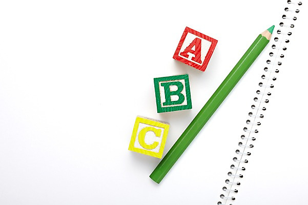 포토 JPG 스튜디오촬영 문자 알파벳 영어 교육 문구용품 학용품 색연필 실내 사람없음 블록 B A 한자루 글자교육 C 국내포토 1 내부 오브젝트 파일형식