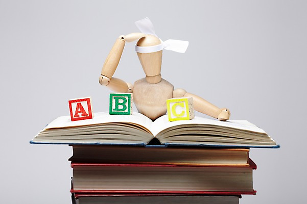 포토 JPG 스튜디오촬영 문자 알파벳 영어 교육 교재 실내 사람없음 책 블록 B 교과서 목각인형 A 글자교육 구체관절인형 C 머리끈 나무인형 국내포토 인형 장신구 내부 파일형식