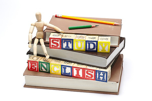 포토 JPG 스튜디오촬영 문자 알파벳 영어 교육 문구용품 학용품 교재 실내 누끼 사람없음 책 연필 블록 교과서 목각인형 글자교육 구체관절인형 나무인형 국내포토 인형 내부 필기구 오브젝트 파일형식