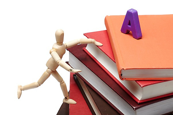 포토 JPG 스튜디오촬영 문자 알파벳 교육 교재 실내 사람없음 책 교과서 목각인형 A 글자교육 구체관절인형 나무인형 국내포토 영어 인형 내부 파일형식