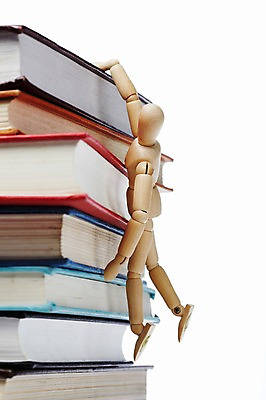 포토 JPG 스튜디오촬영 문자 교육 실내 매달리기 사람없음 책 목각인형 글자교육 구체관절인형 나무인형 국내포토 인형 모션 내부 파일형식