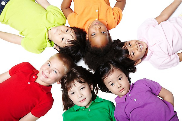 포토 JPG 스튜디오촬영 서양인 외국인 백인 해외기획촬영 학생 라이프스타일 여자 2011년태국 남자 어린이라이프 초등학생 어린이 흑인 놀이 함께함 실내 미소 웃음 누끼 사람 동양인 인종 소녀 소년 여러명 상반신 10대 캐주얼 친구 하이앵글 눕기 다정 우정 즐거움 십대만 국내포토 옷 감정 뷰포인트 다수 컨셉 관계 모션 청소년 표정 내부 생활 파일형식