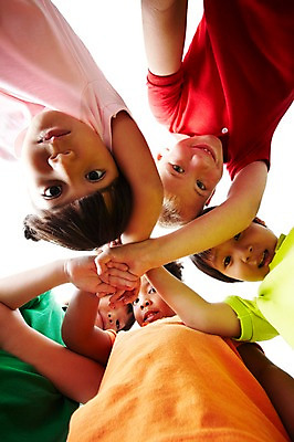 포토 JPG 스튜디오촬영 서양인 외국인 백인 해외기획촬영 학생 라이프스타일 응시 여자 2011년태국 남자 어린이라이프 초등학생 어린이 로우앵글 흑인 놀이 협력 함께함 실내 누끼 사람 동양인 인종 손짓 소녀 소년 여러명 상반신 10대 캐주얼 친구 파이팅 다정 우정 즐거움 손모으기 십대만 내려보기 국내포토 시선 옷 감정 뷰포인트 다수 컨셉 관계 모션 청소년 내부 생활 파일형식