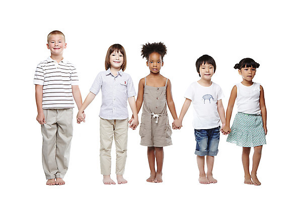 포토 JPG 스튜디오촬영 전신 서양인 외국인 백인 해외기획촬영 학생 라이프스타일 여자 2011년태국 남자 어린이라이프 초등학생 어린이 흑인 놀이 함께함 실내 서기 미소 웃음 누끼 사람 동양인 인종 소녀 소년 여러명 앞모습 10대 캐주얼 친구 손잡기 다정 우정 즐거움 십대만 국내포토 옷 감정 뷰포인트 다수 컨셉 관계 모션 청소년 표정 내부 생활 파일형식