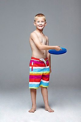 포토 JPG 스튜디오촬영 전신 서양인 외국인 백인 해외기획촬영 학생 라이프스타일 계절 2011년태국 남자 수영복 어린이라이프 여유 초등학생 어린이 놀이 방학 휴가 실내 여름방학 한명 서기 미소 웃음 들기 사람 소년 앞모습 10대 여름 장난감 놀이용품 던지기 즐거움 원반 원반던지기 남자만 남자한명만 십대만 십대남자만 십대남자한명만 국내포토 1 옷 감정 스포츠용품 뷰포인트 모션 청소년 표정 인종 내부 생활 오브젝트 파일형식 여름_계절