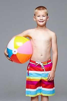 포토 JPG 스튜디오촬영 서양인 외국인 백인 해외기획촬영 학생 라이프스타일 계절 2011년태국 남자 수영복 어린이라이프 여유 초등학생 어린이 공 물놀이 놀이 방학 휴가 실내 여름방학 한명 서기 미소 웃음 들기 사람 소년 앞모습 10대 여름 놀이용품 비치볼 즐거움 공놀이 남자만 남자한명만 십대만 십대남자만 십대남자한명만 국내포토 1 옷 감정 뷰포인트 모션 청소년 바캉스용품 표정 인종 내부 생활 오브젝트 파일형식 여름_계절