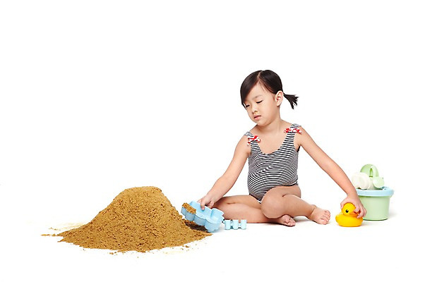 포토 JPG 스튜디오촬영 전신 외국인 해외기획촬영 학생 라이프스타일 계절 여자 2011년태국 수영복 어린이라이프 여유 초등학생 어린이 모래 장난 놀이 방학 휴가 실내 여름방학 한명 누끼 사람 앉기 동양인 소녀 해변 10대 여름 장난감 놀이용품 즐거움 모래성 모래놀이 소꿉놀이 소꿉장난 흙장난 여자만 여자한명만 소녀만 국내포토 1 옷 감정 바다 모션 청소년 인종 내부 생활 오브젝트 어린이만 파일형식 여름_계절